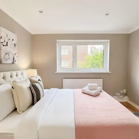 Holiday home Large 6 Bedroom Retreat In Holland Park *