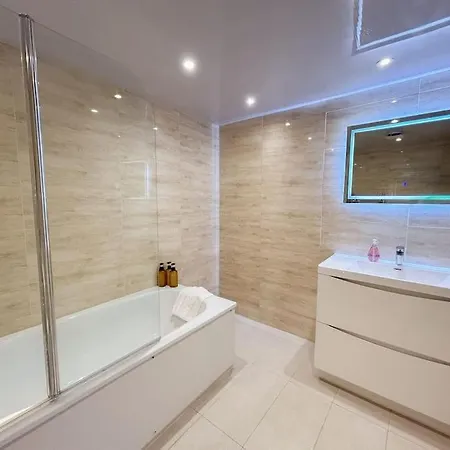 Holiday home Large 6 Bedroom Retreat In Holland Park *