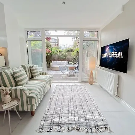 Large 6 Bedroom Retreat In Holland Park London