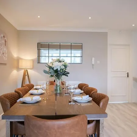 Large 6 Bedroom Retreat In Holland Park * London