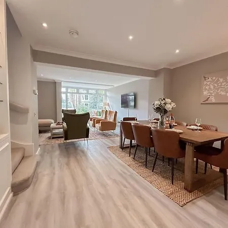 Holiday home Large 6 Bedroom Retreat In Holland Park