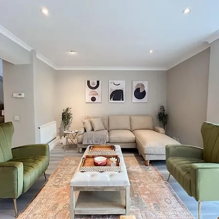 Large 6 Bedroom Retreat In Holland Park London
