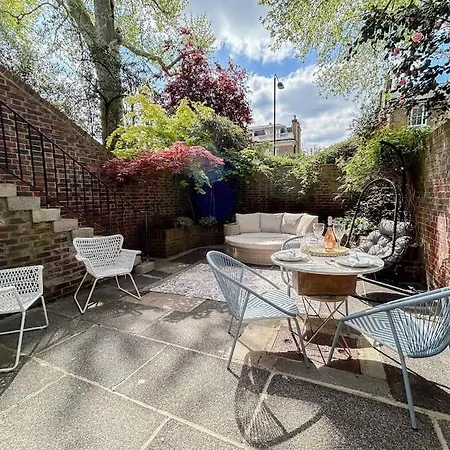 Large 6 Bedroom Retreat In Holland Park * London