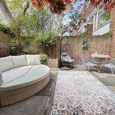 Large 6 Bedroom Retreat In Holland Park * London