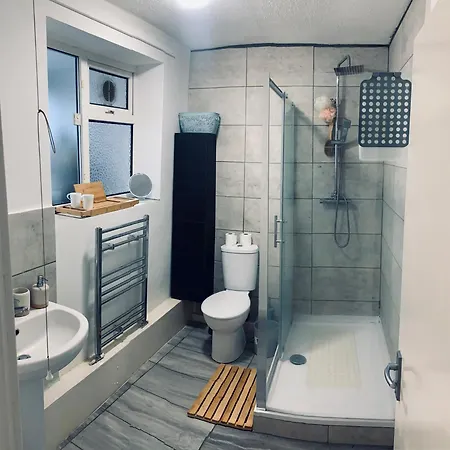 Aveley Mansions Apartment