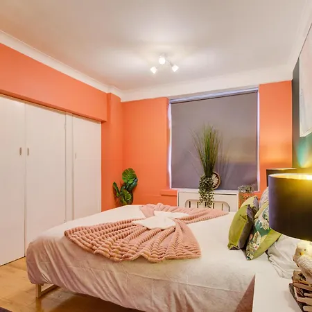 2 Bedroom And Living Flat In Central * London