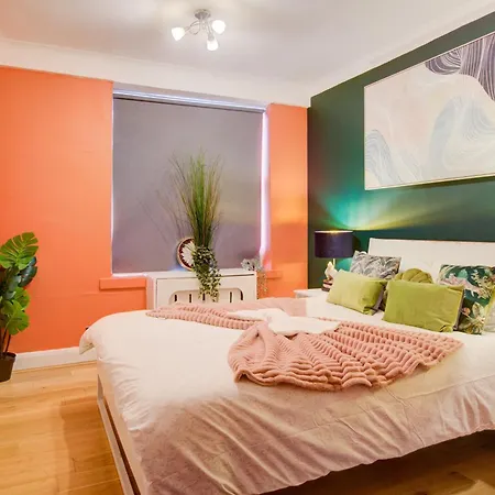 Apartment 2 Bedroom And Living Flat In Central *