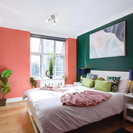 2 Bedroom And Living Flat In Central * London