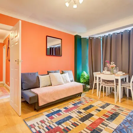 Apartment 2 Bedroom And Living Flat In Central