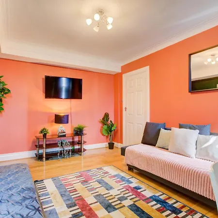 Apartment 2 Bedroom And Living Flat In Central