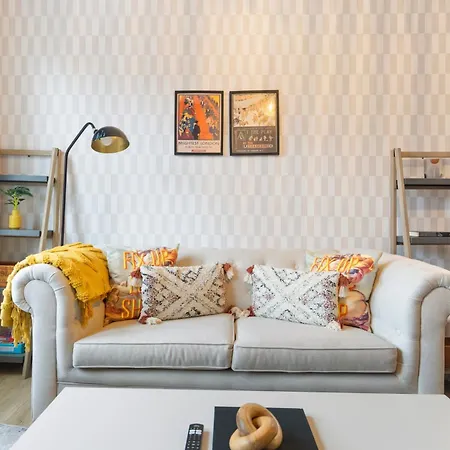 Bright & Airy Rooftop In Appartamento