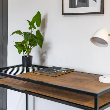 Bright & Airy Rooftop In Appartamento *