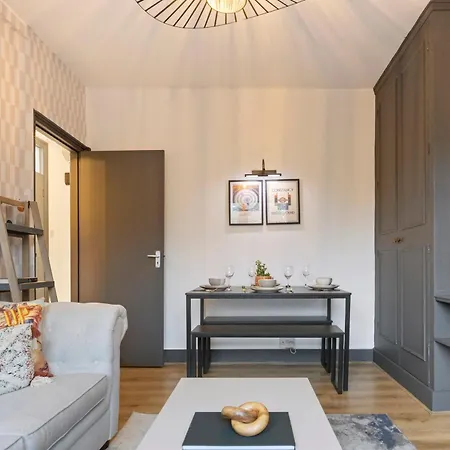 Bright & Airy Rooftop In Appartamento