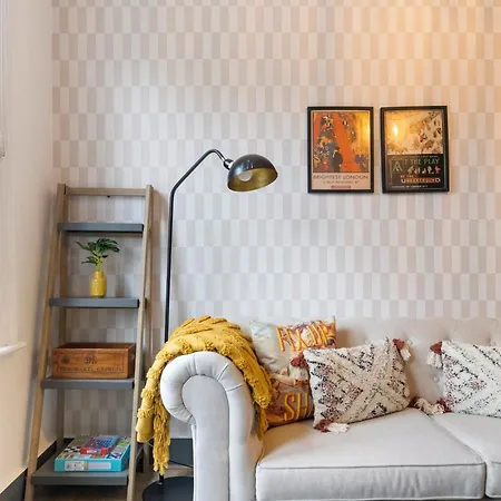 Bright & Airy Rooftop In