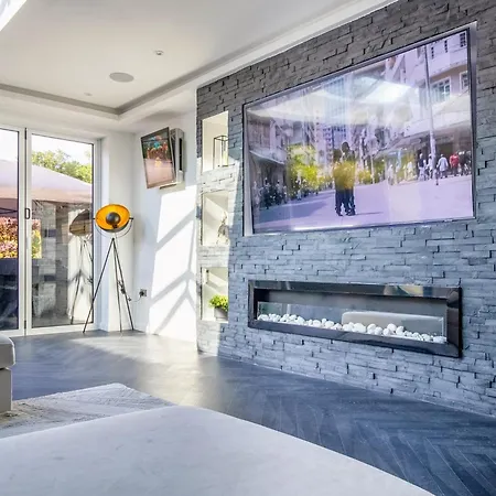 Host & - 19 Hillside Apartment *