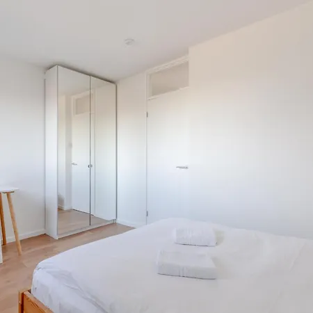 Unique Spacious Central 3 Bedroom With Rooftop Terrace לונדון