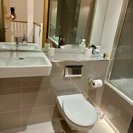 Two Double Bedroom Duplex Flat * Londyn