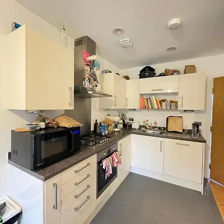 & Modern 1bd Flat With Balcony Hackney! Londra