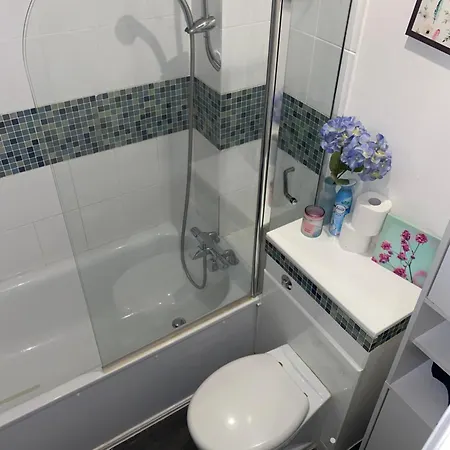 Radiant And Roomy 2bd Flat - Fulham! Appartamento *