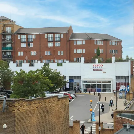 Apartment Zee Homes W6 London