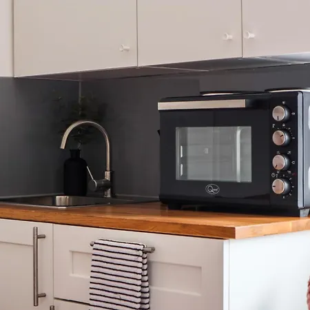 Apartment Zee Homes W6 London