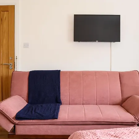 Zee Homes W6 Apartment London