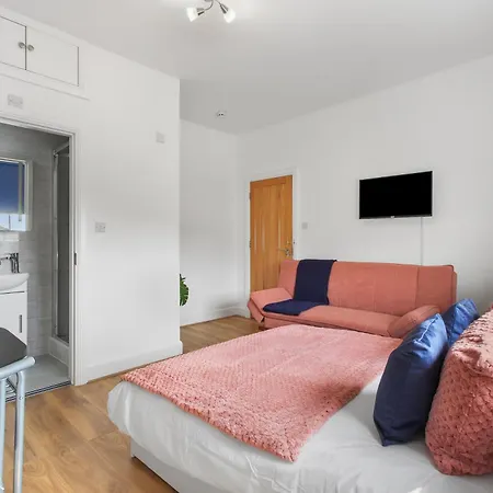 Zee Homes W6 Apartment *