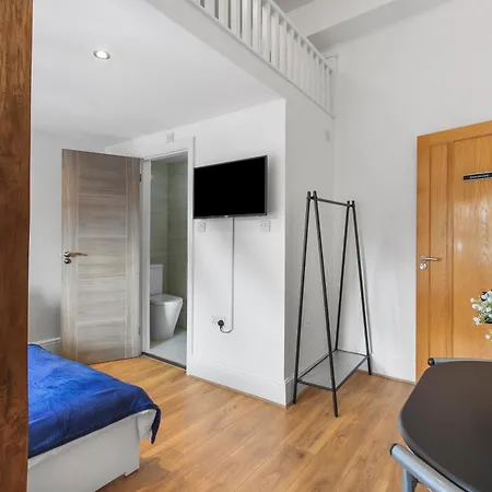 Apartment Zee Homes W6 London