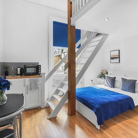 Zee Homes W6 Apartment London