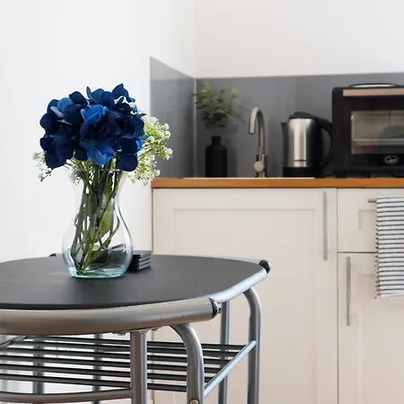 Zee Homes W6 Apartment London