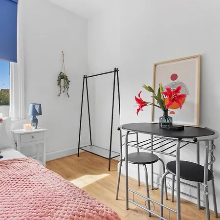 Zee Homes W6 * London