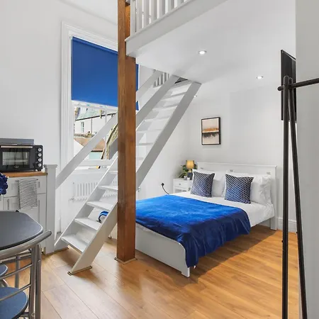 Zee Homes W6 Apartment *