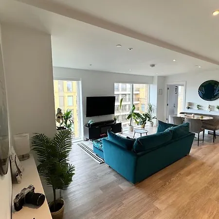 High-spec 1x Large Bedroom Apartment *