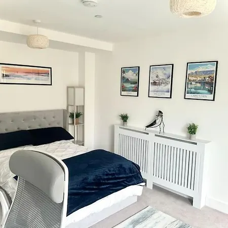 High-spec 1x Large Bedroom
