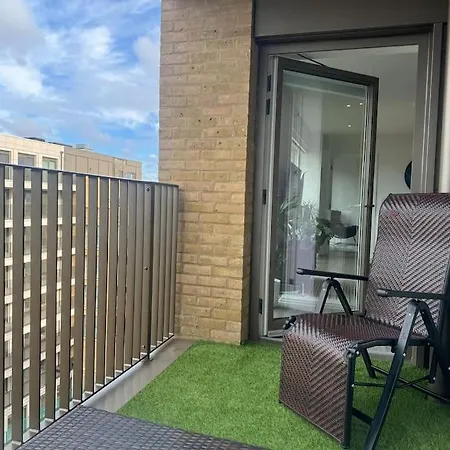High-spec 1x Large Bedroom *