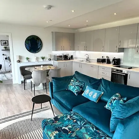 High-spec 1x Large Bedroom Apartment *