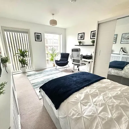 High-spec 1x Large Bedroom London