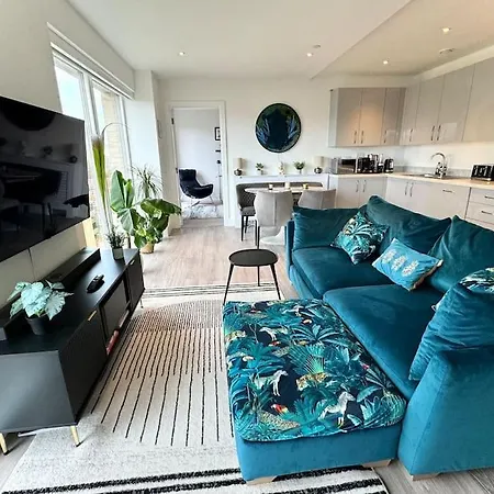 High-spec 1x Large Bedroom Apartment