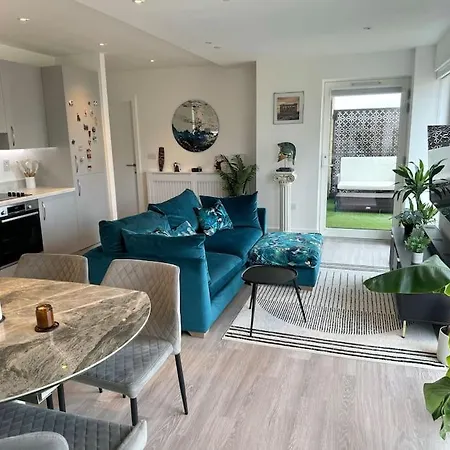 High-spec 1x Large Bedroom *