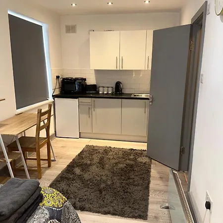 Modern Flat In Romford Apartment Havering