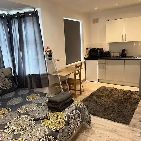 Apartment Modern Flat In Romford Havering