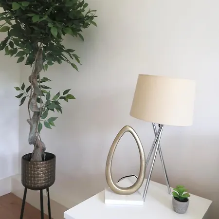 Chic 4-bed In Trendy Clerkenwell W Balcony And Walking Distance To Tube Apartment London