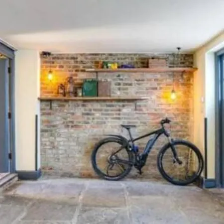 Fabulous Oasis For Unique Experience In Clapham Holiday home London