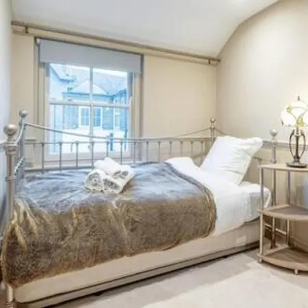 Fabulous Oasis For Unique Experience In Clapham *