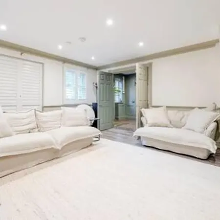 Fabulous Oasis For Unique Experience In Clapham Holiday home *