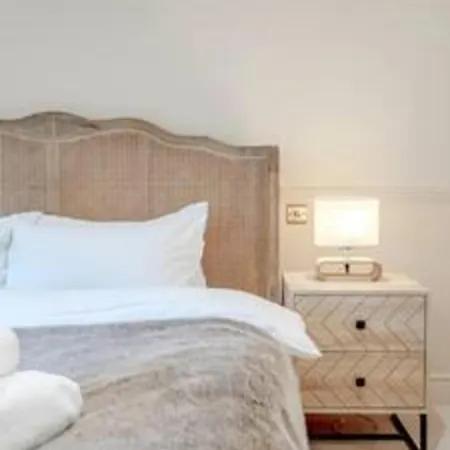 Fabulous Oasis For Unique Experience In Clapham Holiday home *