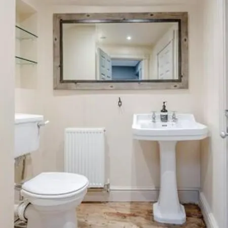 Fabulous Oasis For Unique Experience In Clapham London