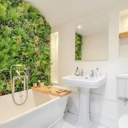 Holiday home Fabulous Oasis For Unique Experience In Clapham *
