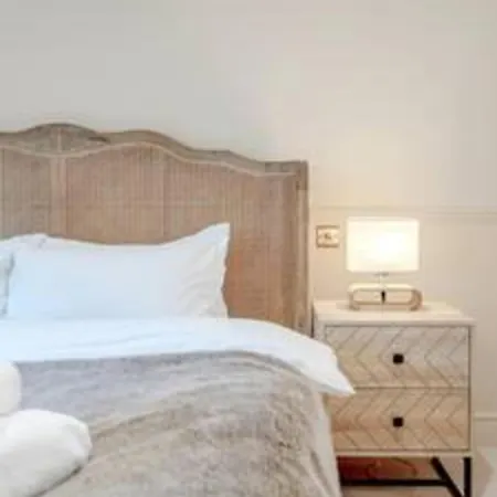 Fabulous Oasis For Unique Experience In Clapham Holiday home