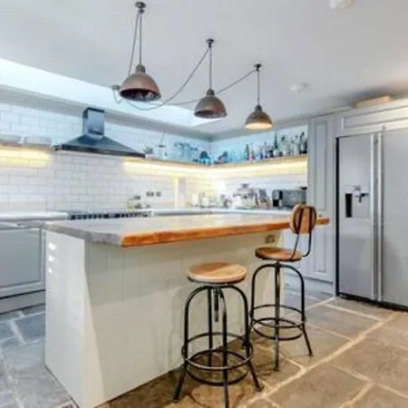 Fabulous Oasis For Unique Experience In Clapham